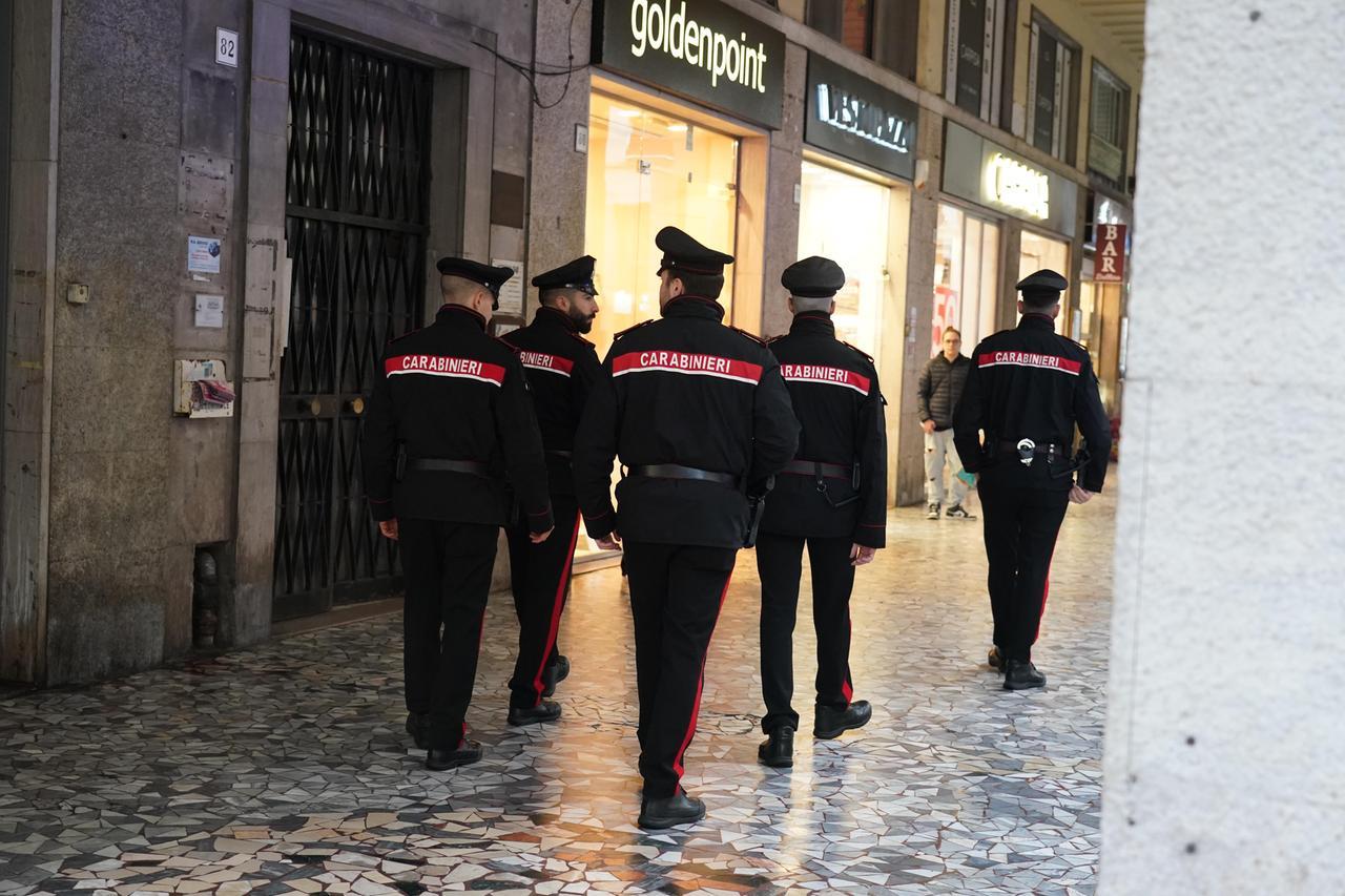 
	Carabinieri in via Grande (foto d'archivio)

