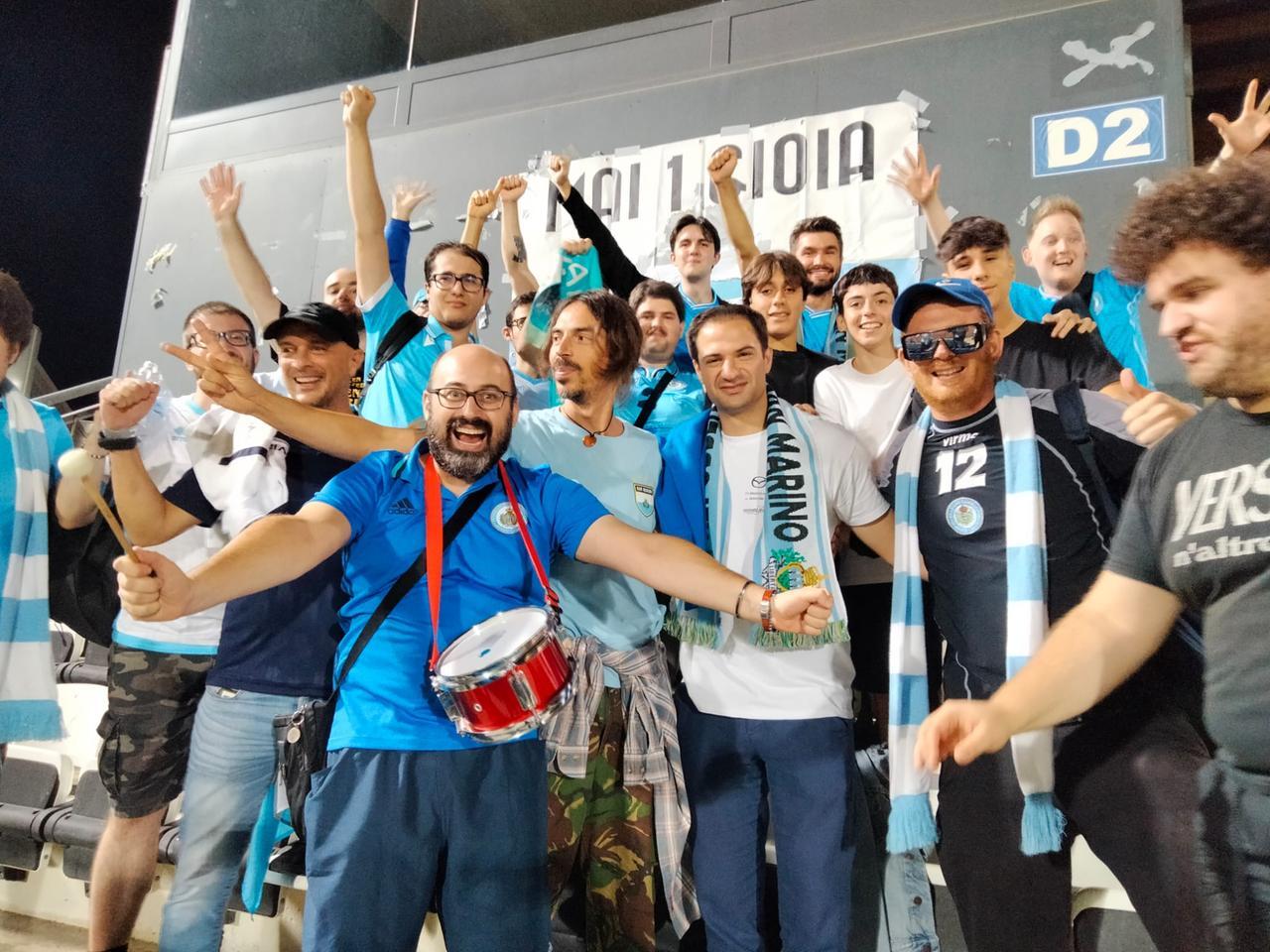 Da Modena per tifare San Marino: «Vent’anni per una vittoria»