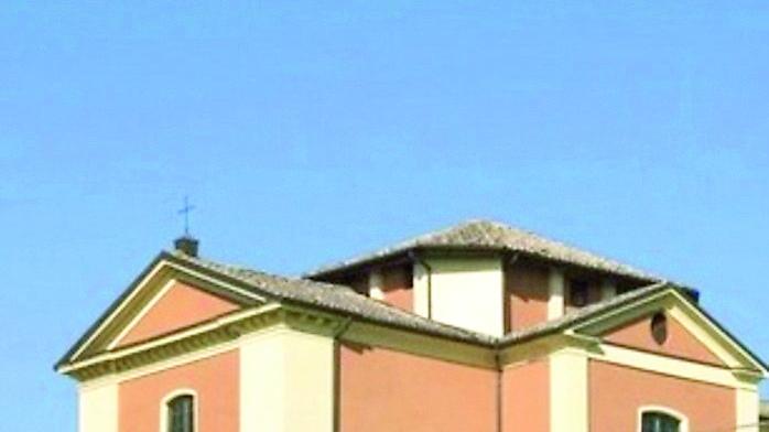 Viano, rubano le grondaie della chiesa di Regnano