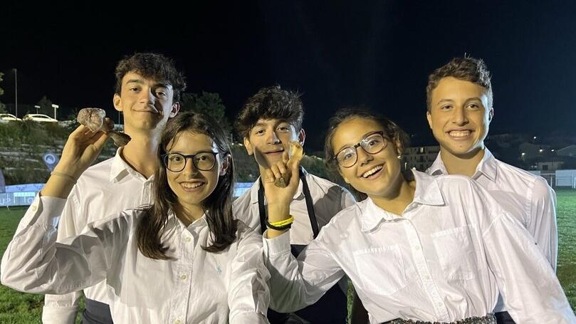 A Castelnovo Monti è tornato il lancio dello stinco, si punta a battere i record