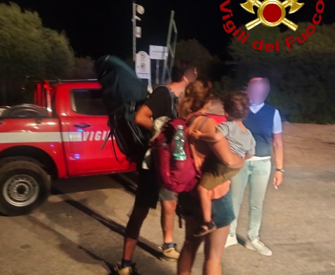 
	I turisti francesi con i vigili del fuoco&nbsp;

