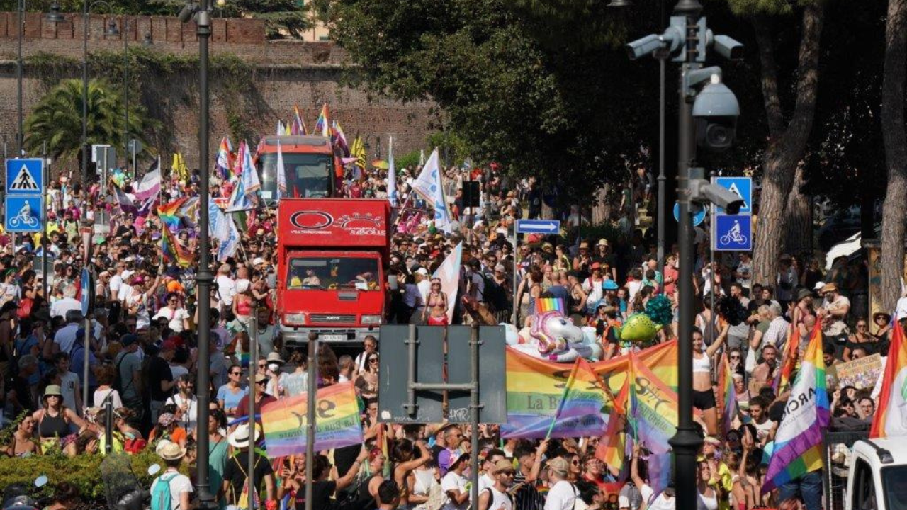 Una passata manifestazione del Toscana Pride in altre città