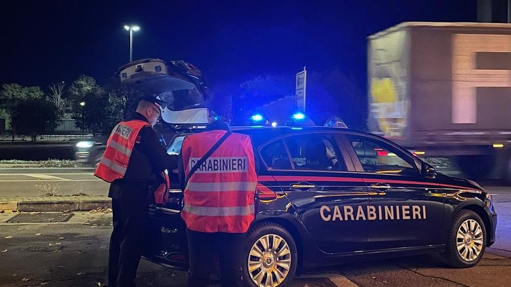 Preso a pugni dal rapinatore entrato in camera da letto: 42enne denunciato