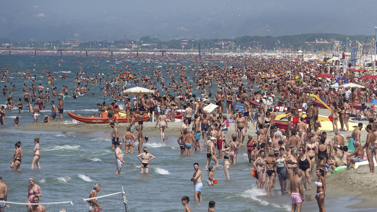 Nella foto l’estate in spiaggia (foto Paglianti)