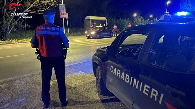 Alcune pattuglie dei carabinieri (foto d'archivio)