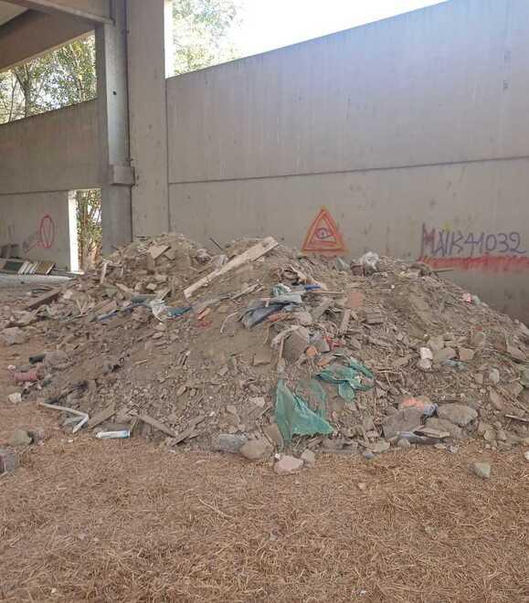 Sorpreso a scaricare rottami nel capannone sequestrato<br type="_moz" />
