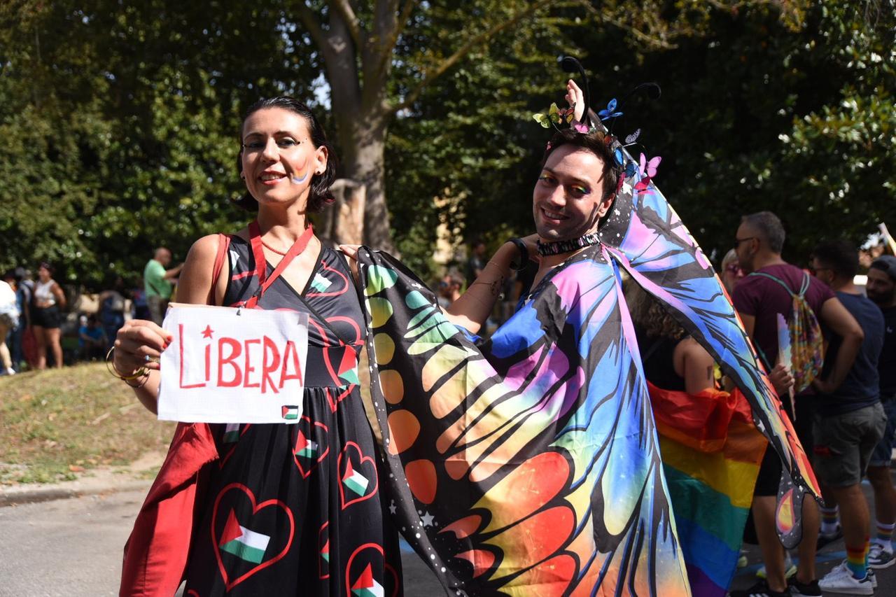 
	Due dei partecipanti al Toscana Pride a Lucca (foto Ilaria Genovesi)

