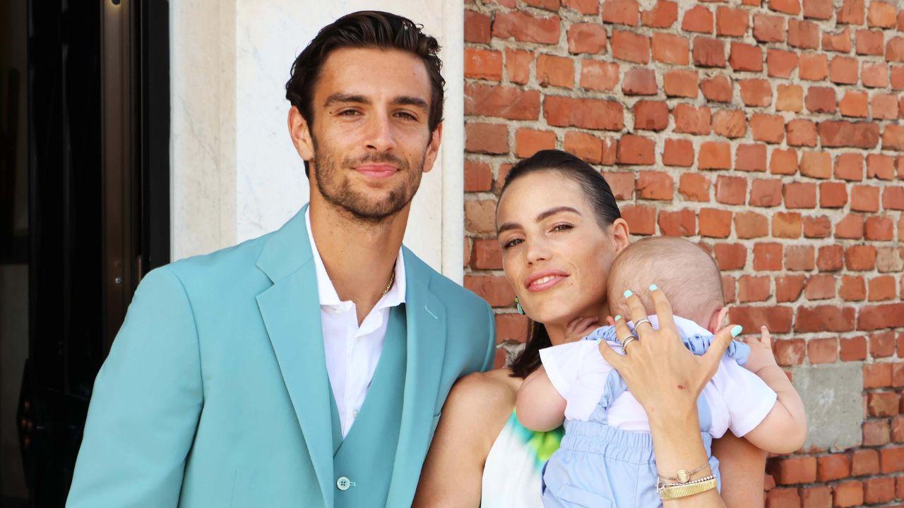Lorenzo Musetti con la compagna Veronica Confalonieri e il piccolo Ludovico (Foto Cuffaro/Matelli)