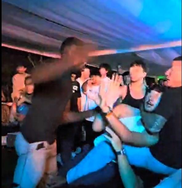 Rissa al Touch di Alghero: indagato il trentenne che tirò un pugno a un ragazzo