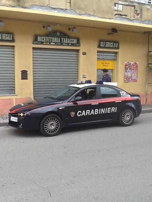 Insulti e botte alla ex, arrestato un diciannovenne 