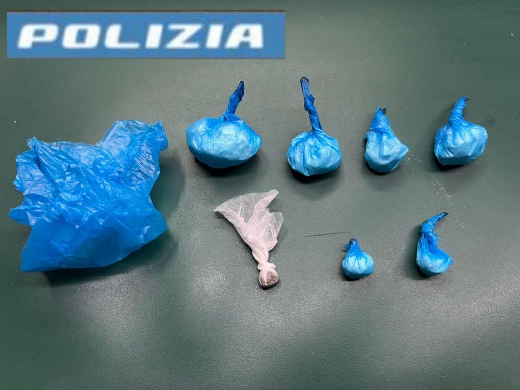 Cocaina e hascisc in auto, 26enne arrestato a Serrenti