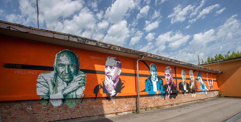 Il murales con i volti che hanno fatto la storia del basket termale e che caratterizzano il playground del PalaVinci (foto Nucci)