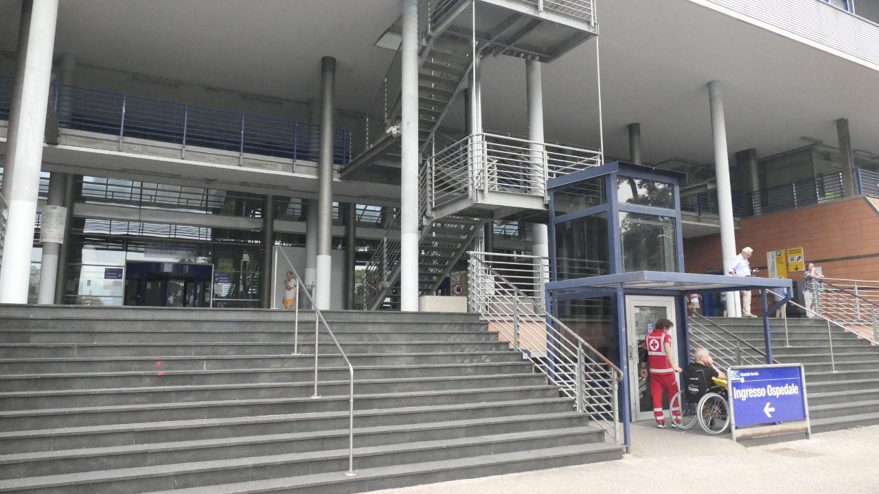Viareggio, protesta contro l’ospedale: consigliera comunale minacciata di querela dall’Asl