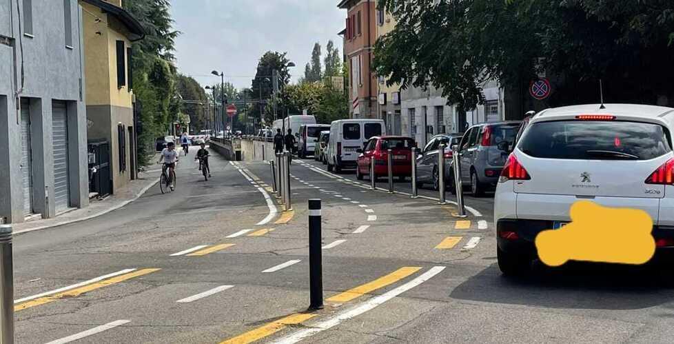 Caos traffico in viale Ramazzini: «Rischio continuo di incidenti»