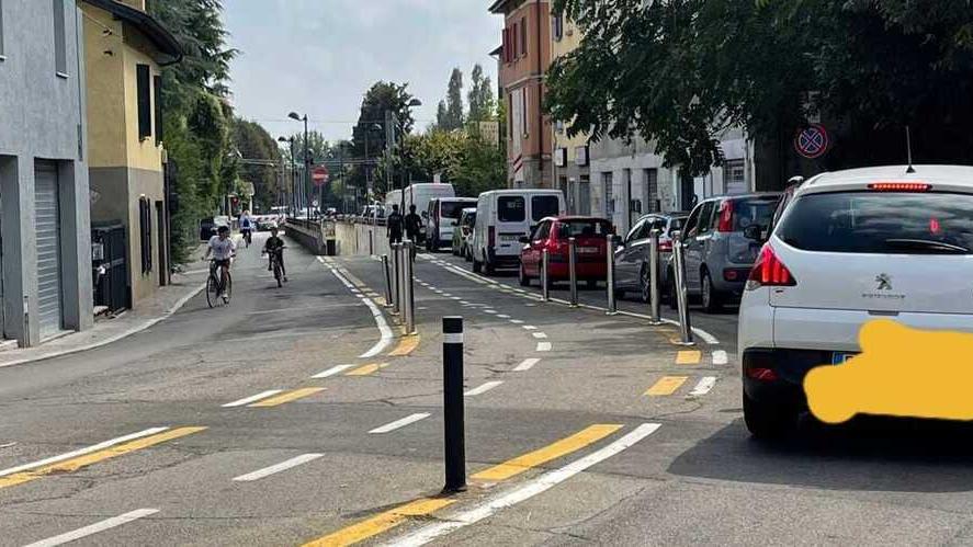 Caos traffico in viale Ramazzini: «Rischio continuo di incidenti»