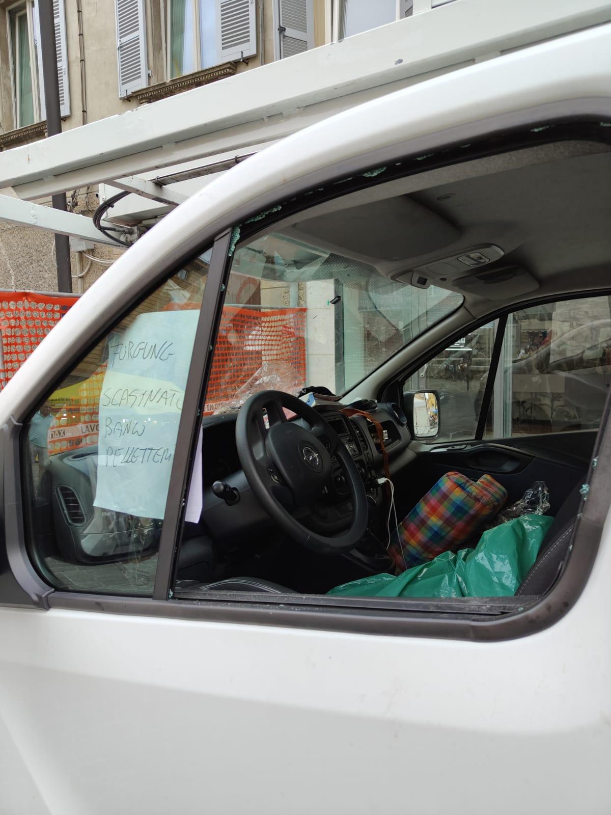 Ambulanti bersagliati dai ladri alla Giareda