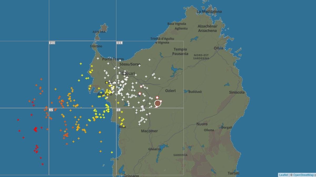 Estate addio, temporali e tempesta di fulmini sul Nord Sardegna: segui la perturbazione in diretta