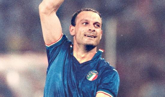 Totò Schillaci ricoverato, calcio in ansia per l’ex attaccante della Nazionale