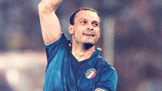 Totò Schillaci ricoverato, calcio in ansia per l’ex attaccante della Nazionale