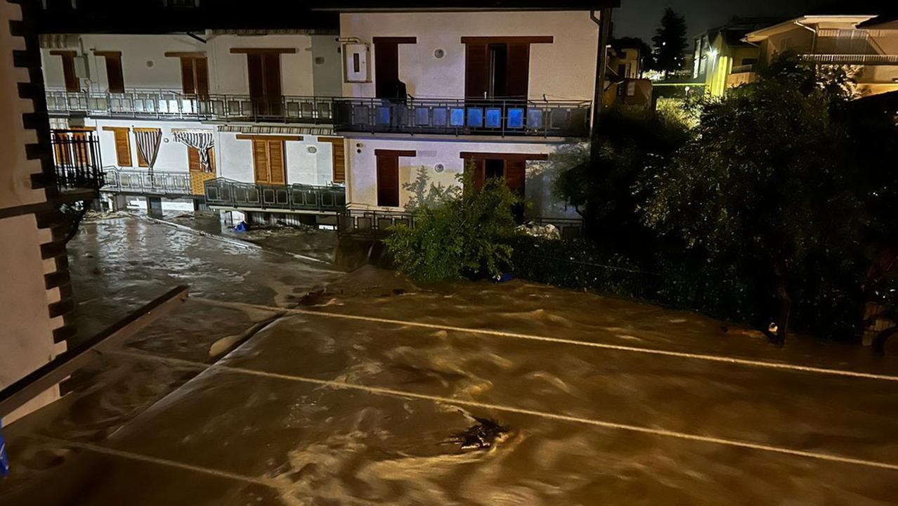 Il torrente Stregale esondato nel centro di Montemurlo