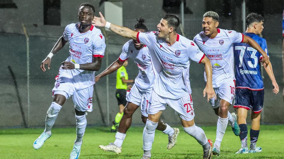 L'esultanza dopo il gol di Sall (foto Daniele Lugli)