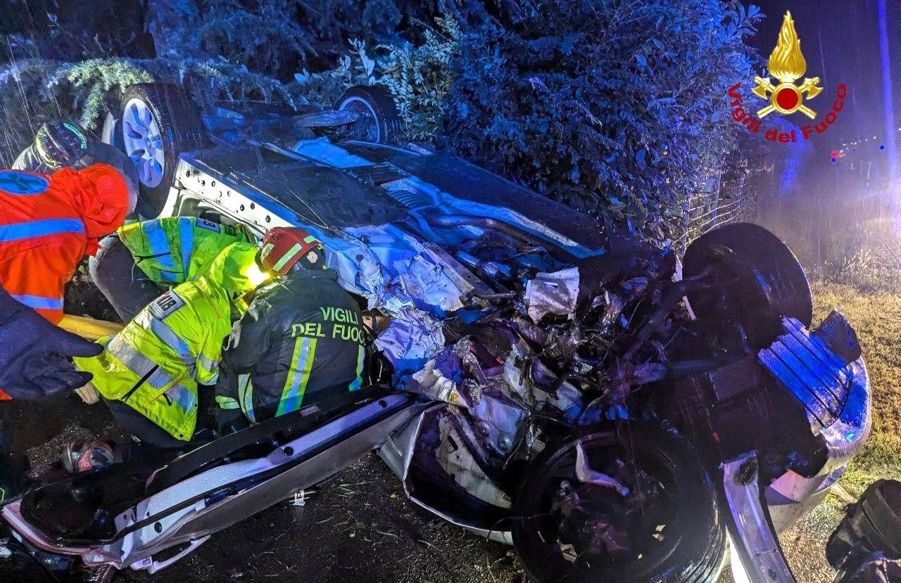 Si rovescia con l’auto: un 55enne di Savignano in gravi condizioni