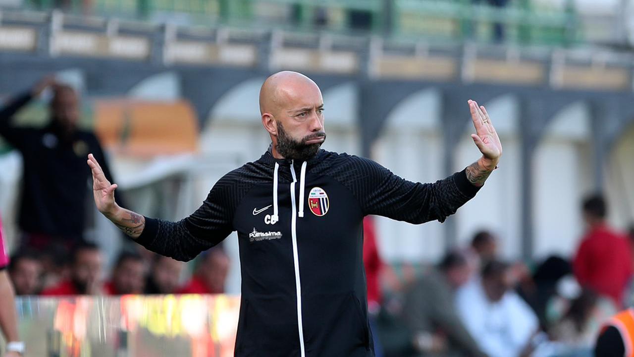 Derby Cesena-Modena, il doppio ex Bucchi: «Si giocherà a scacchi, con Bisoli gran rapporto»