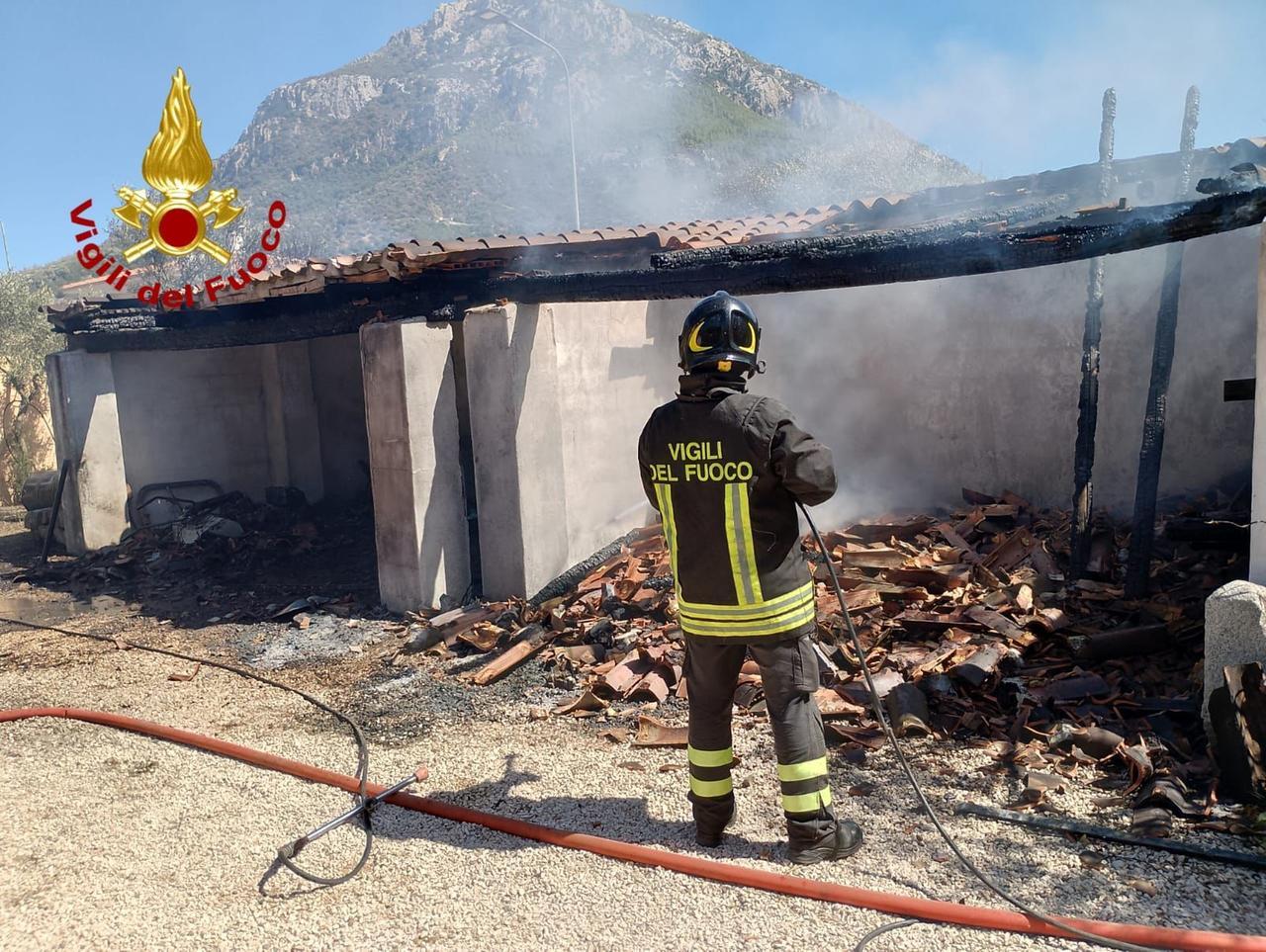 
	L'intervento dei vigili del fuoco a Galtell&igrave;

