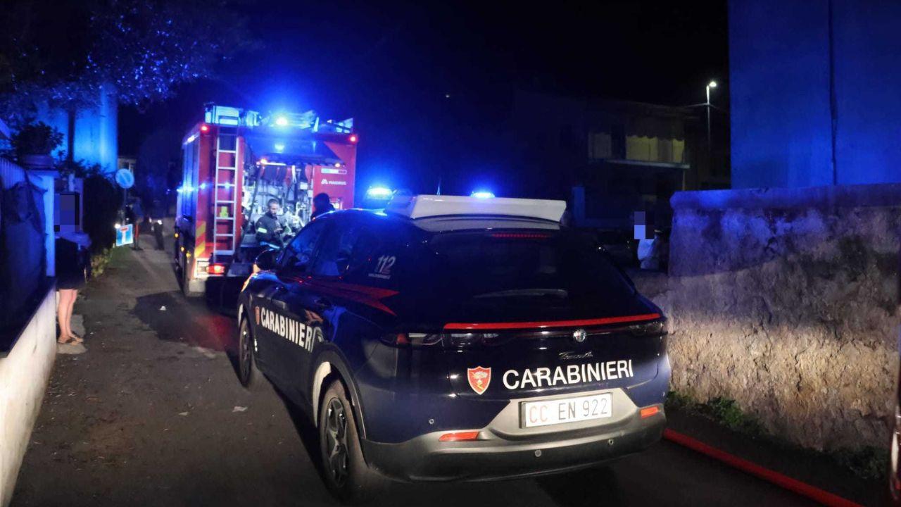 
	L'intervento di carabinieri e vigili del fuoco (foto Cuffaro/Matelli)


