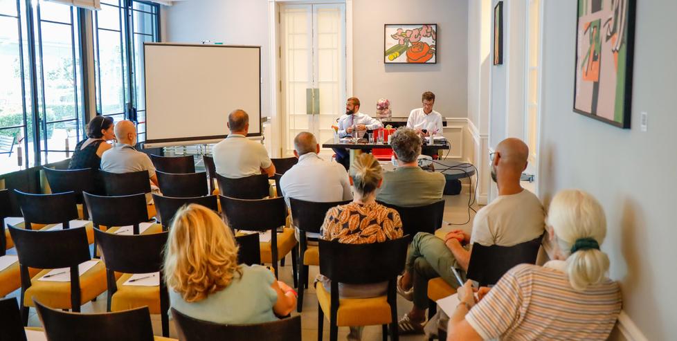 Momento dell’assemblea pubblica ieri a Palazzo Castri