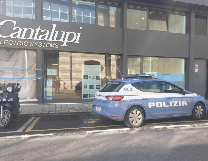 Una volante del commissariato di Viareggio sul luogo dove è morto Said Malkoun
