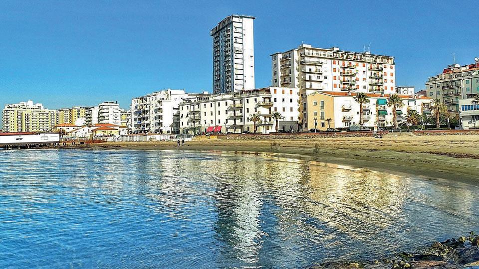 Una veduta della città del golfo
