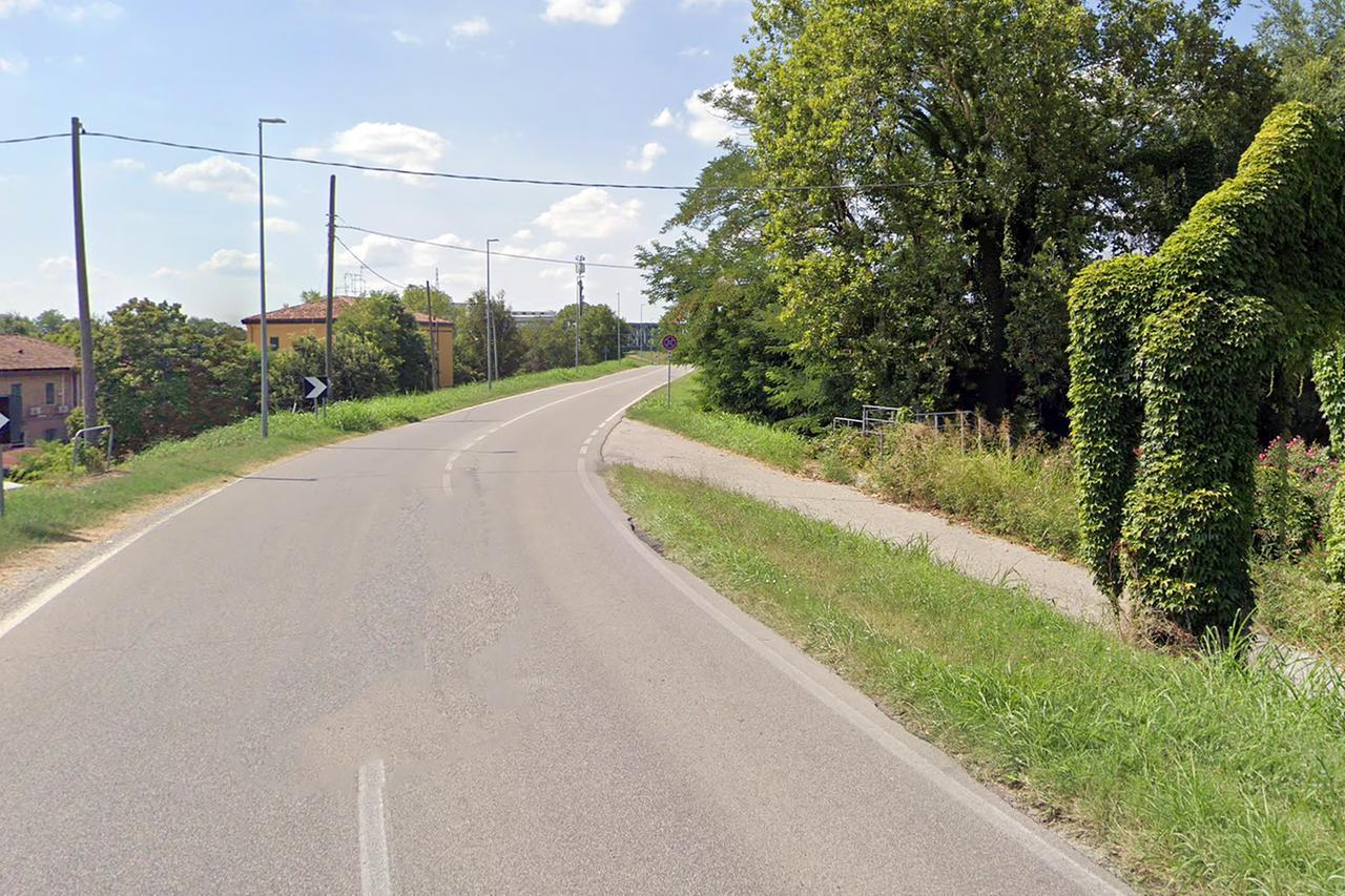 Danni, botte e lancio di bici: rissa a Pontelagoscuro