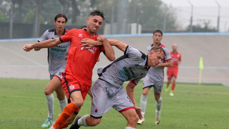 Un momento della gara di domenica giocata a Fiorenzuola sotto la pioggia battente (foto dalla società)