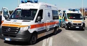 Livorno, anziana urtata dal camion per la raccolta rifiuti: soccorsa