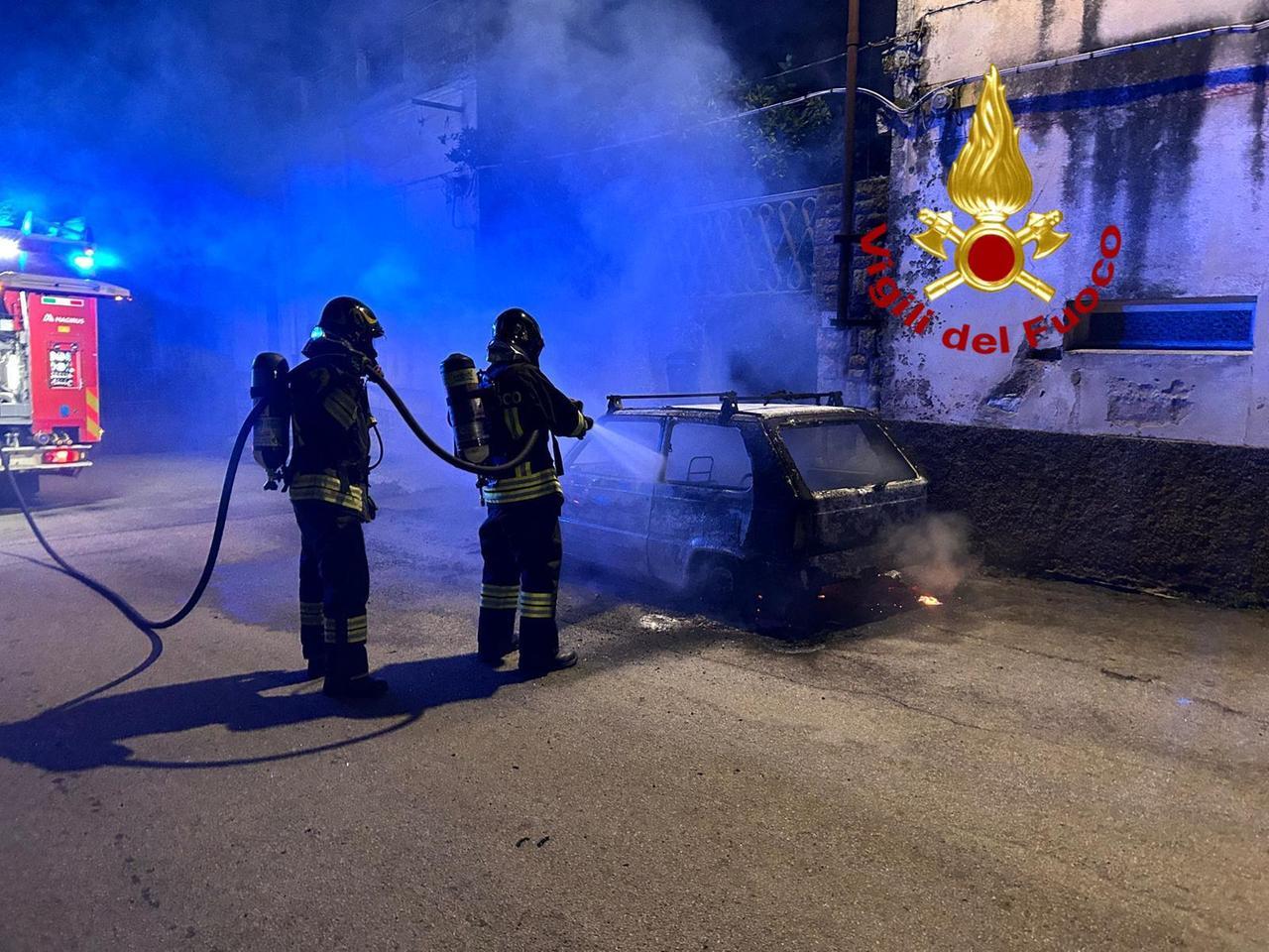 Berchidda, auto in fiamme nella notte