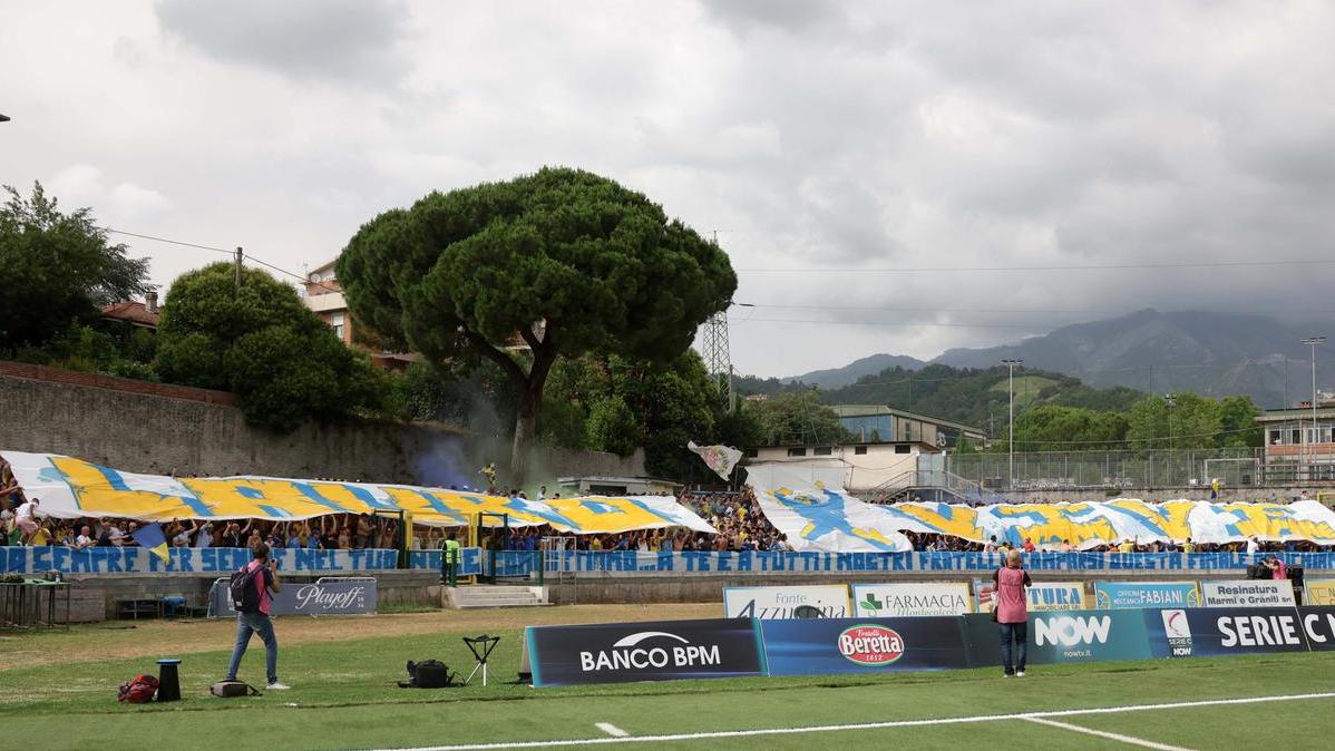 I tifosi azzurri della Curva Nord (foto Cuffaro/Matelli)