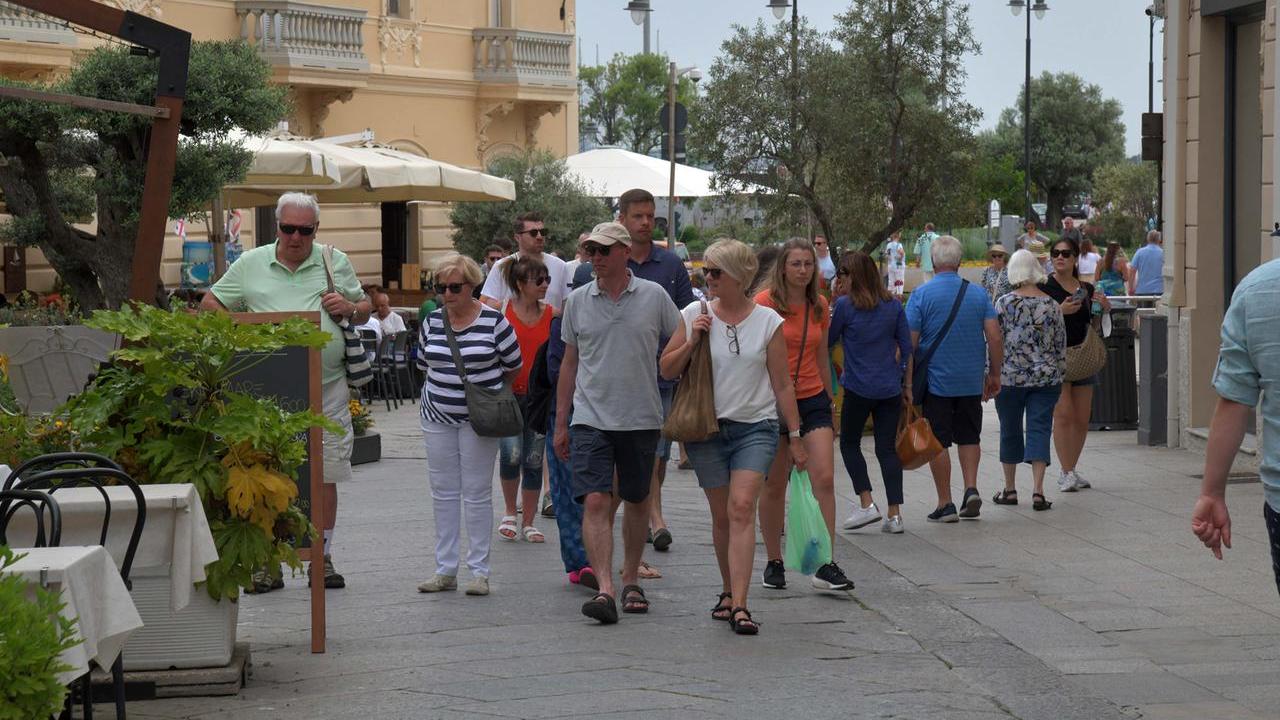 Il confronto a Olbia: «L’overtourism non esiste, ma servono trasporti e servizi»