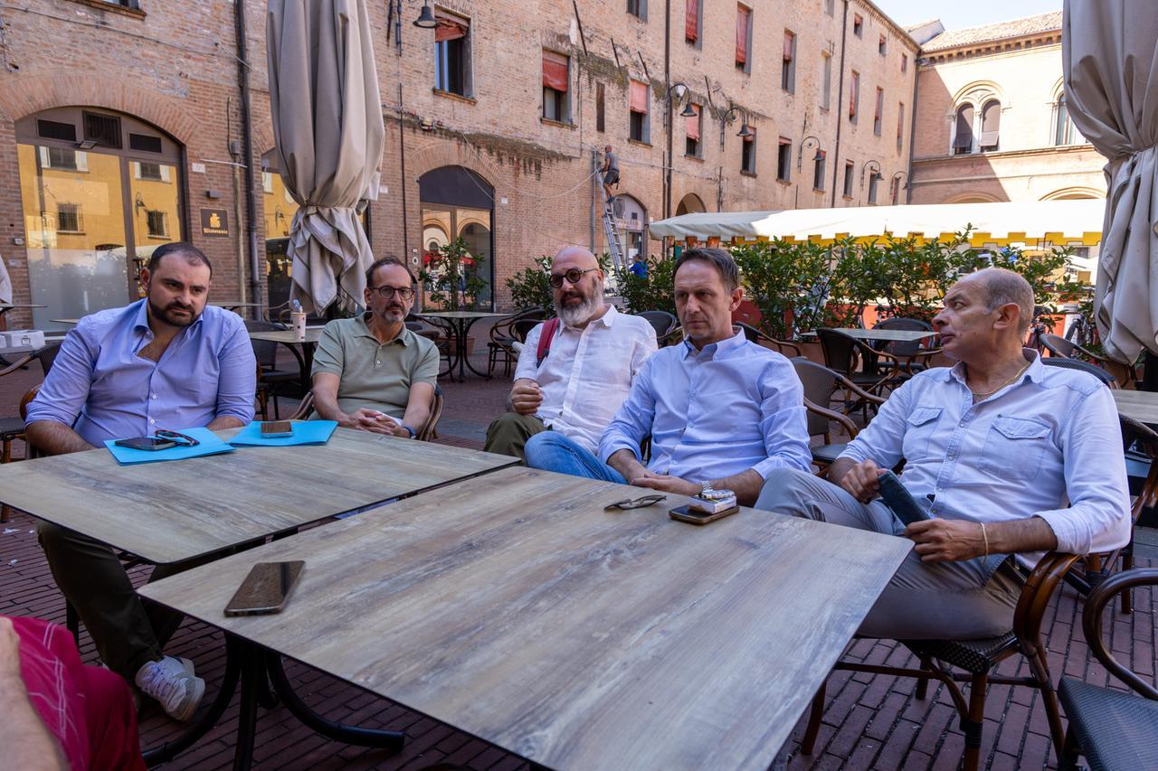 Ferrara, ristoratori anti-Darsena: «Limiti o noi chiudiamo»