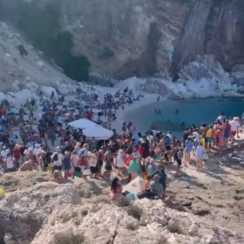 
	Un fermo immagine di Cala Mariolu del video-denuncia pubblicato dal sindaco di Baunei&nbsp;

