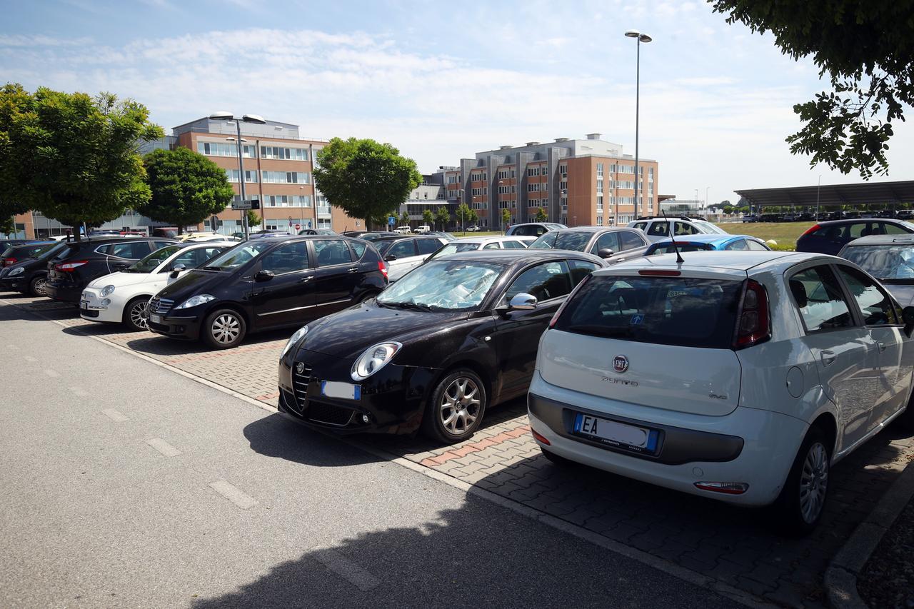 Minacciata con un bastone all’ospedale di Cona
