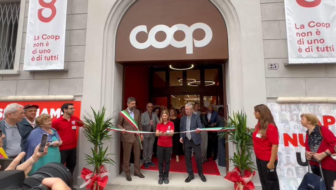 Nuova Coop a Ferrara, inaugurato il supermercato all’ex palazzo del Raguseo