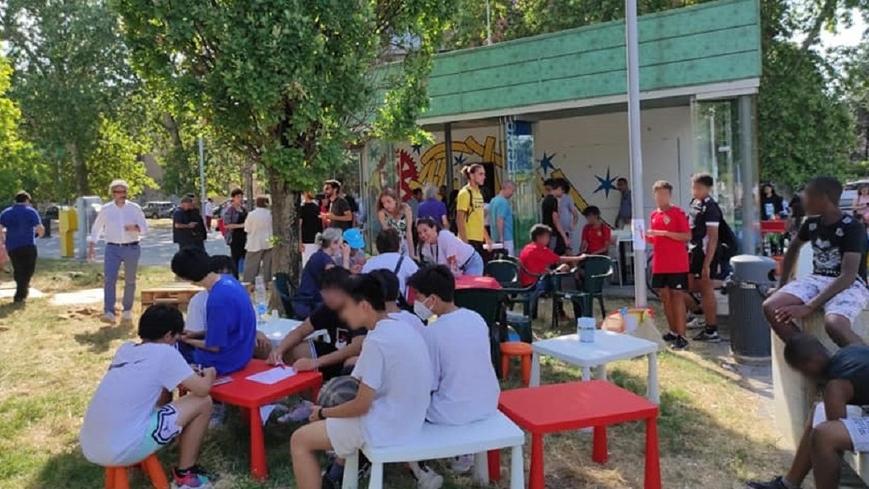 A Reggio Emilia la zona stazione prova a rialzarsi: c’è il Piccolo Festival delle culture