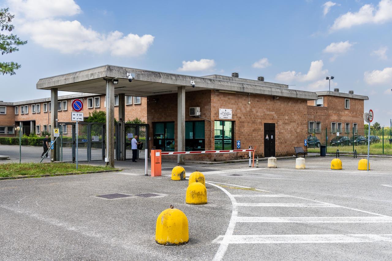 Detenuti ribelli, agenti feriti in carcere a Ferrara