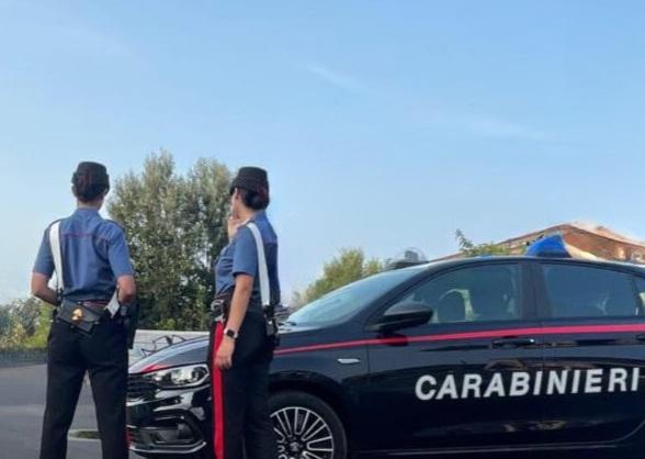 Scandiano, il braccialetto elettronico segnala lo stalker armato vicino all’ex