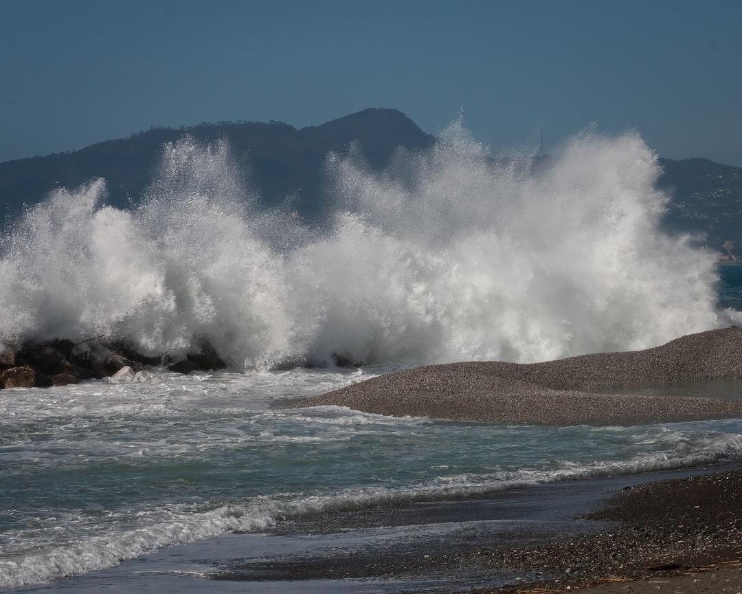 In Sardegna giù le temperature e venti di burrasca: spettacolare mareggiata all’Argentiera- VIDEO