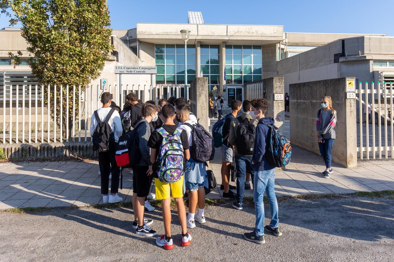 Posti vacanti nelle scuole del Ferrarese e cantieri aperti: difficile inizio