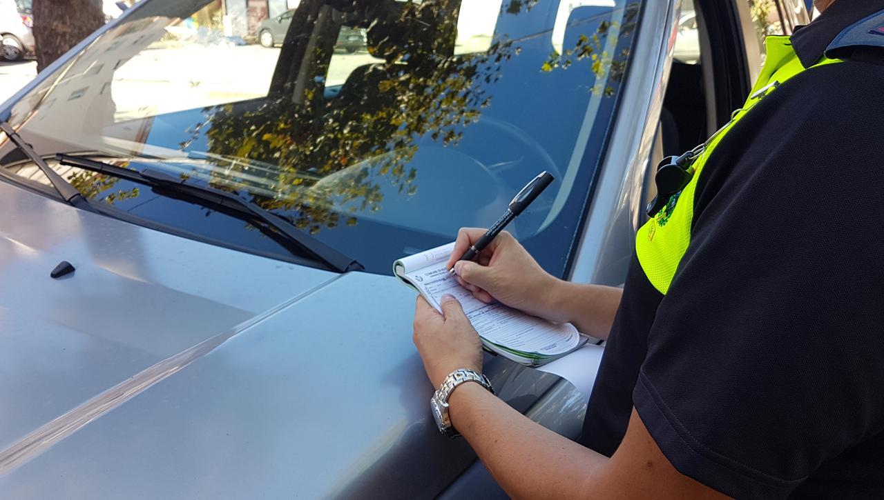Sassari, parcheggia nello stallo dei disabili ma il titolare del contrassegno era deceduto nel 2017