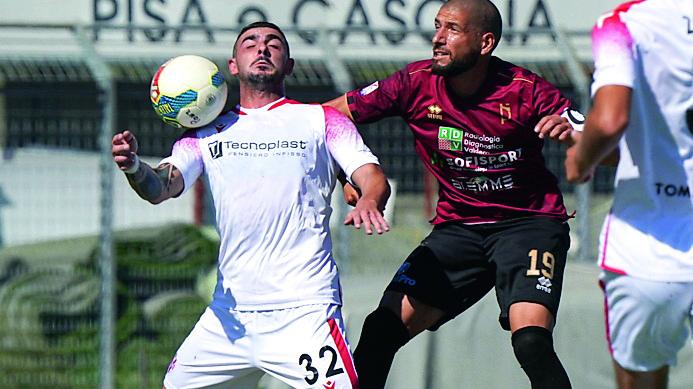 Espeche in azione contro la Vis Pesaro (foto Silvi)