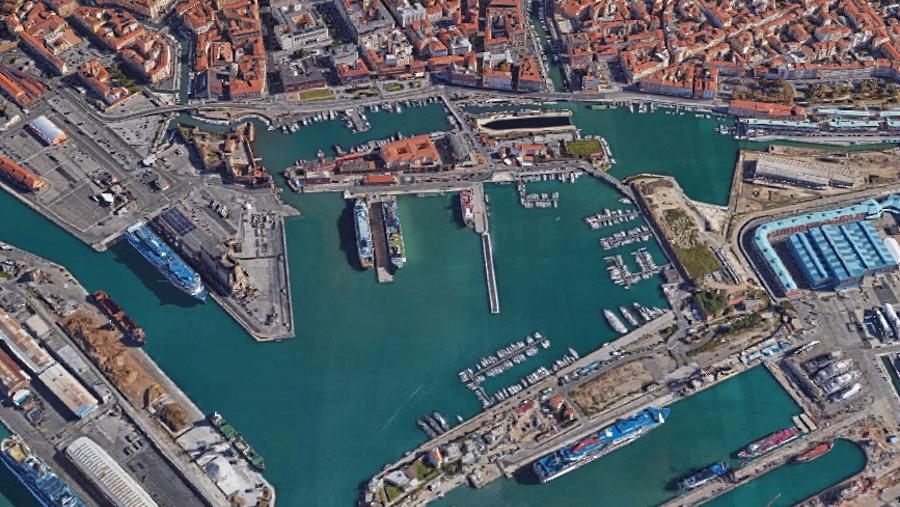 Il porto di Livorno in una veduta dall'alto (foto di archivio)